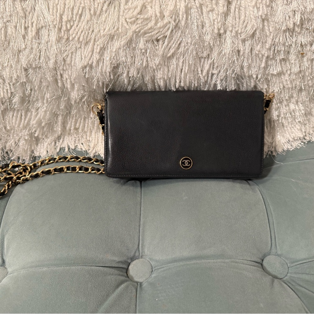 Chanel Black Leather Wallet. 💕 (chain included)